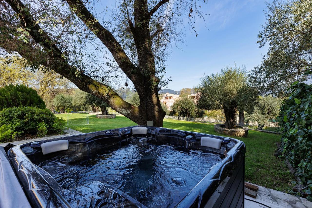 דאסיה Spyrelia Villa With Private Pool & Outdoor Hot Tub מראה חיצוני תמונה
