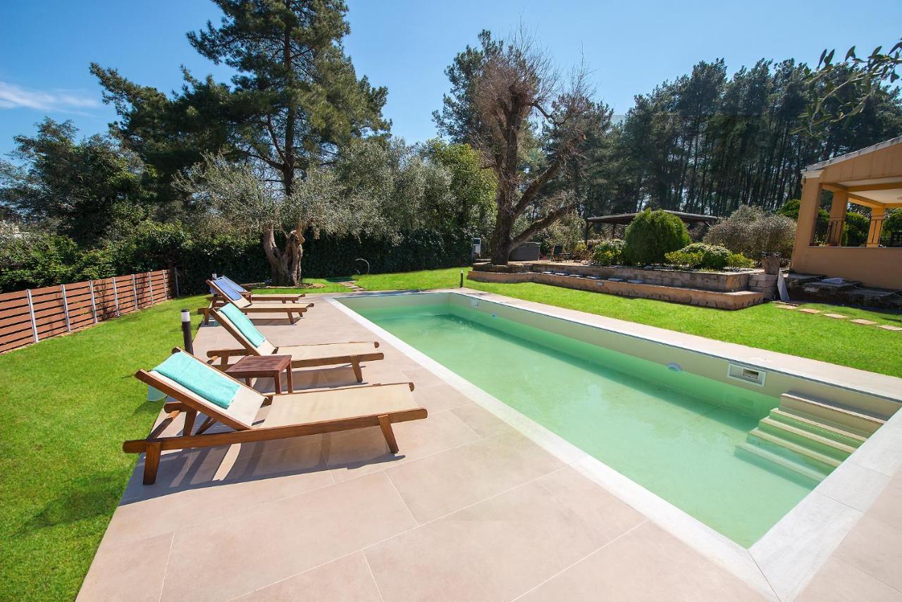 דאסיה Spyrelia Villa With Private Pool & Outdoor Hot Tub מראה חיצוני תמונה